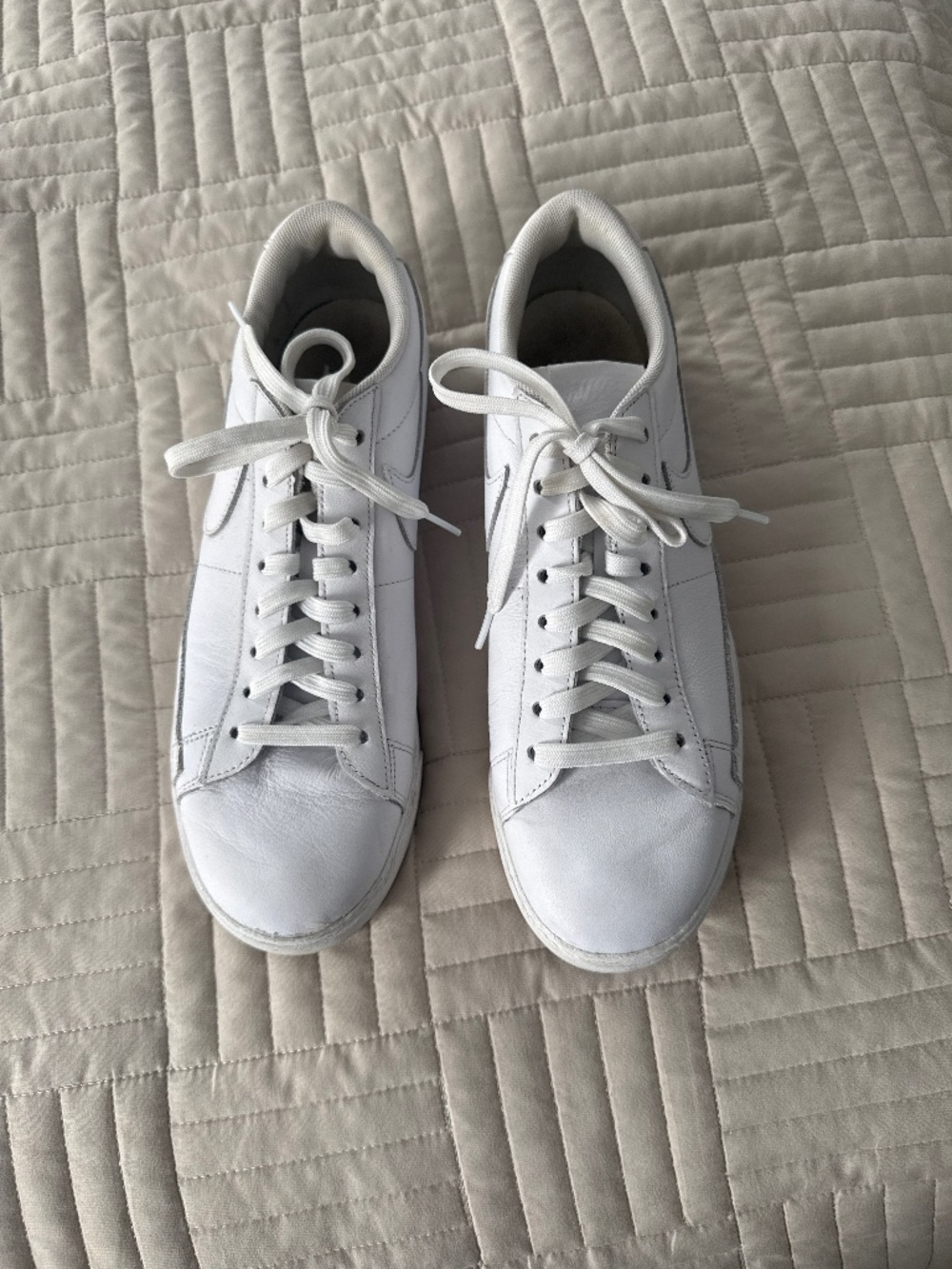 Ladies Nike White Leather Tennis Shoes